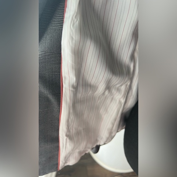 Grey Plaid Blazer with striped lining. Size 36 Euro /6 US in Excellent Condition - Picture 6 of 9